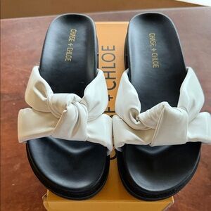 Chase + Chloe Women's Black and White Knotted Sandals